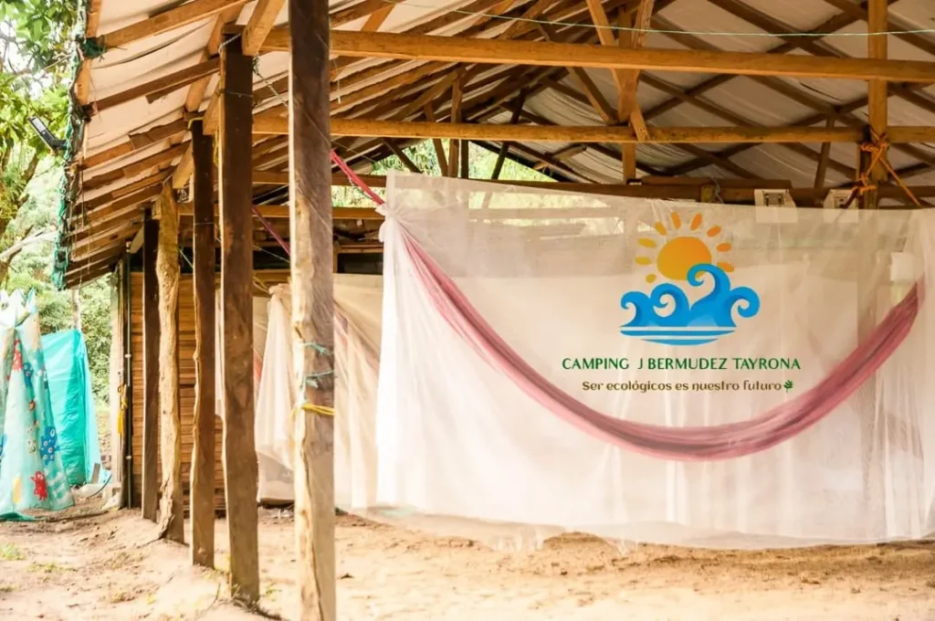 zona_de_hamacas_camping_jacobo_bermudez
